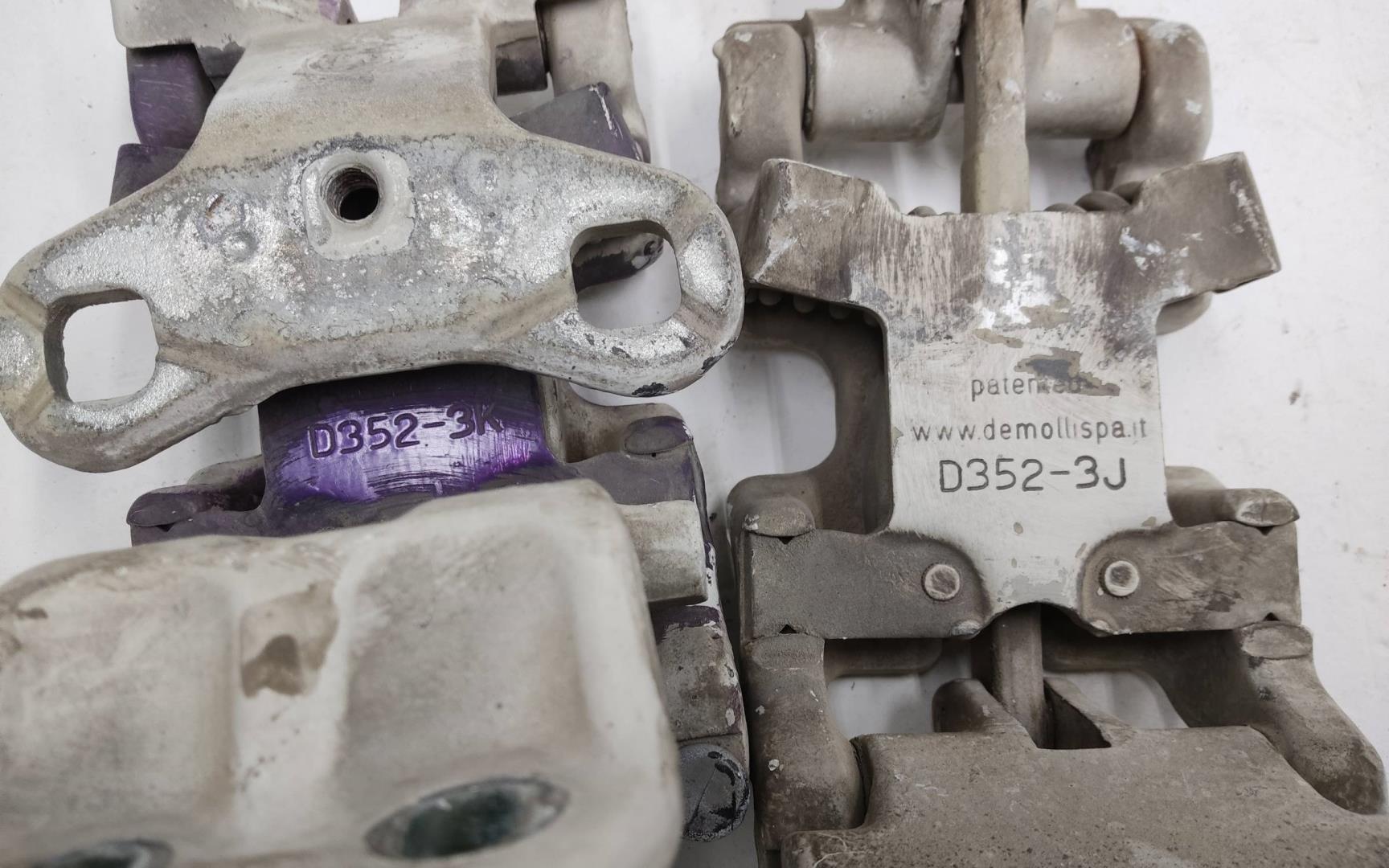 Петля двери задней