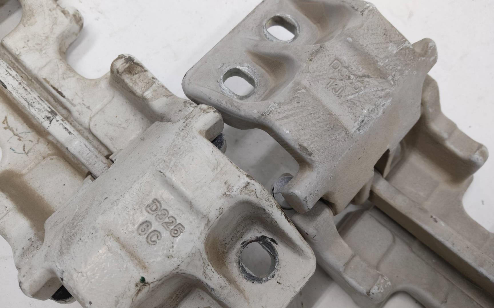 Петля двери задней