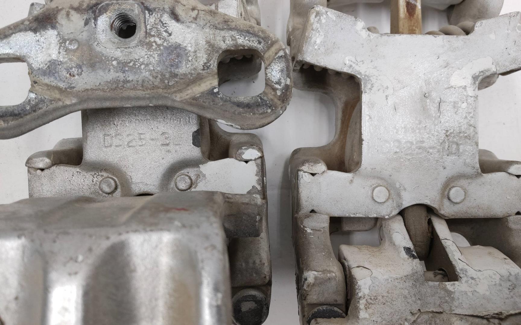 Петля двери задней