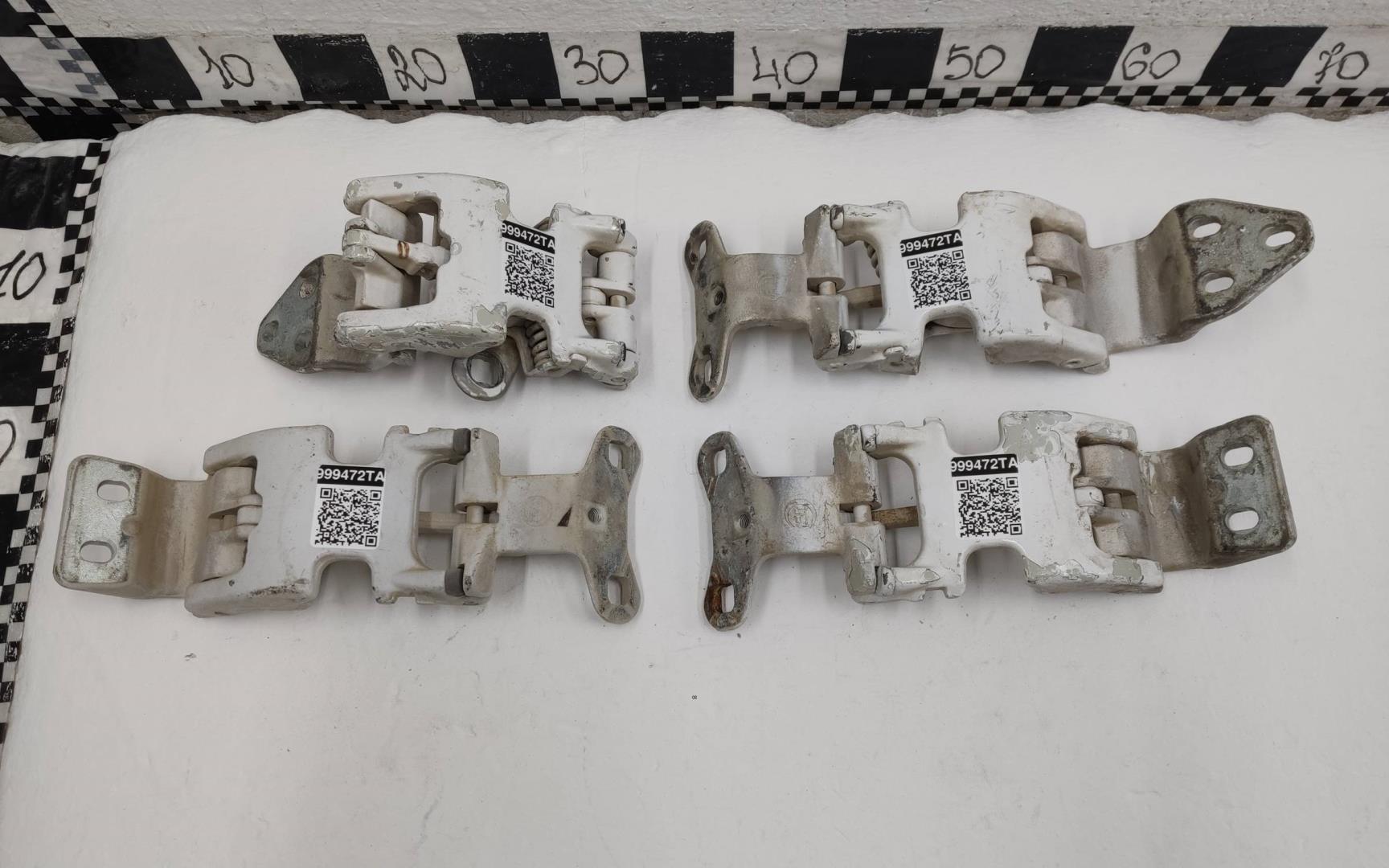 Петля двери задней