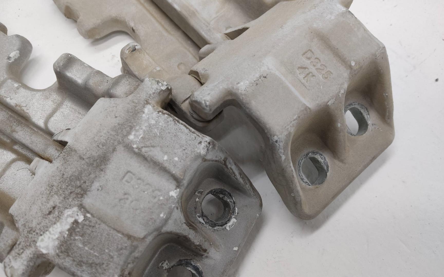 Петля двери задней