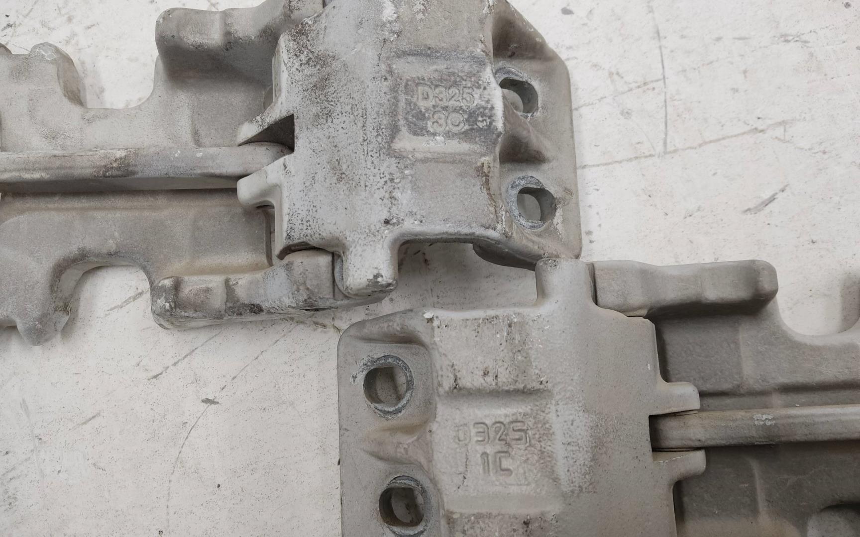 Петля двери задней