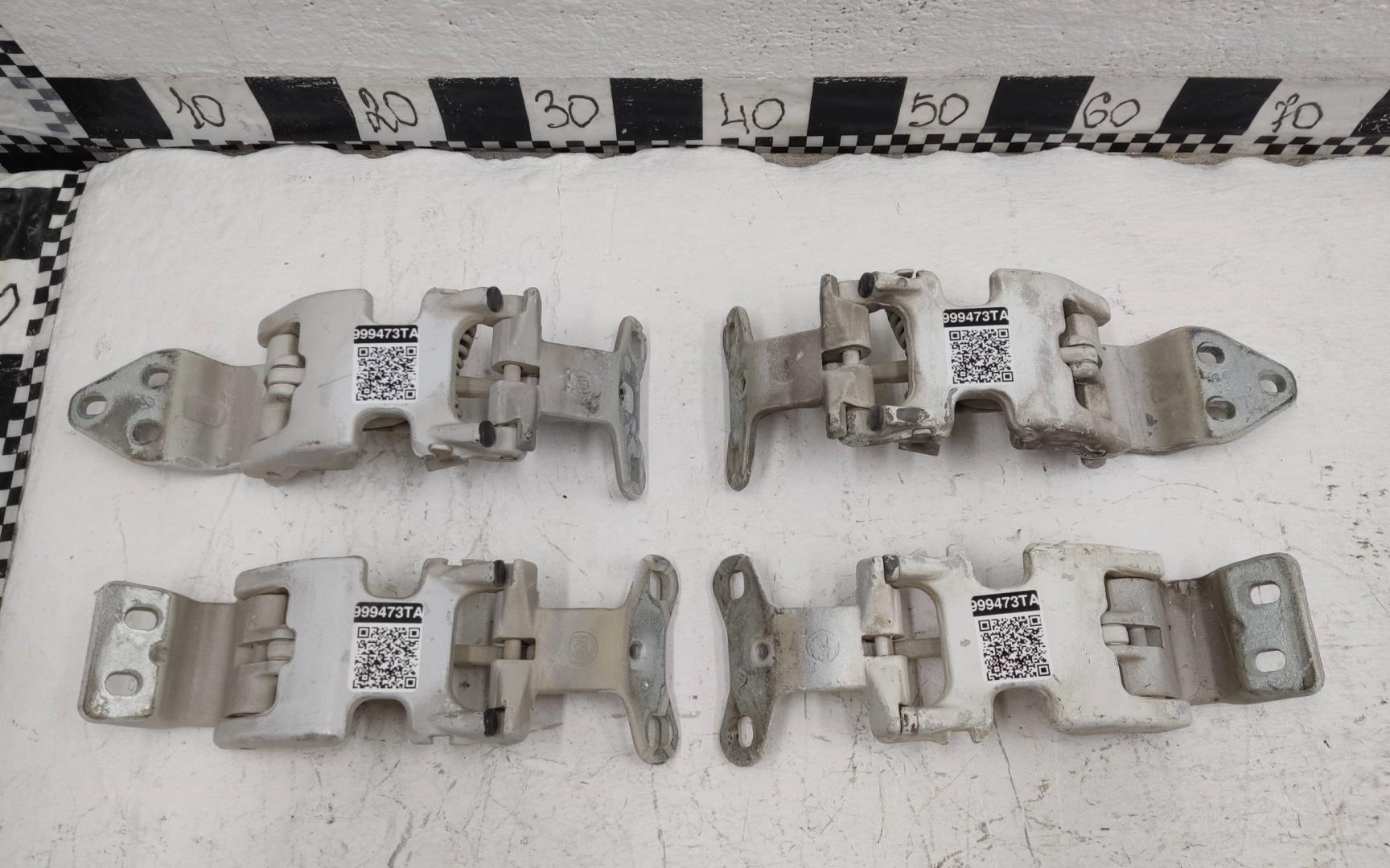 Петля двери задней