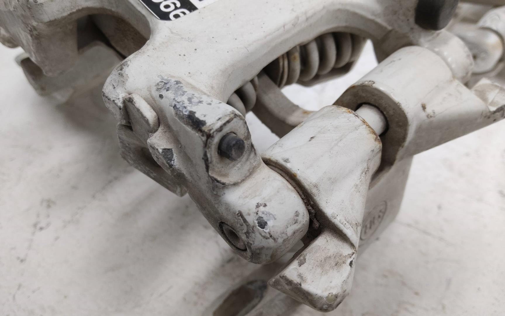 Петля двери задней