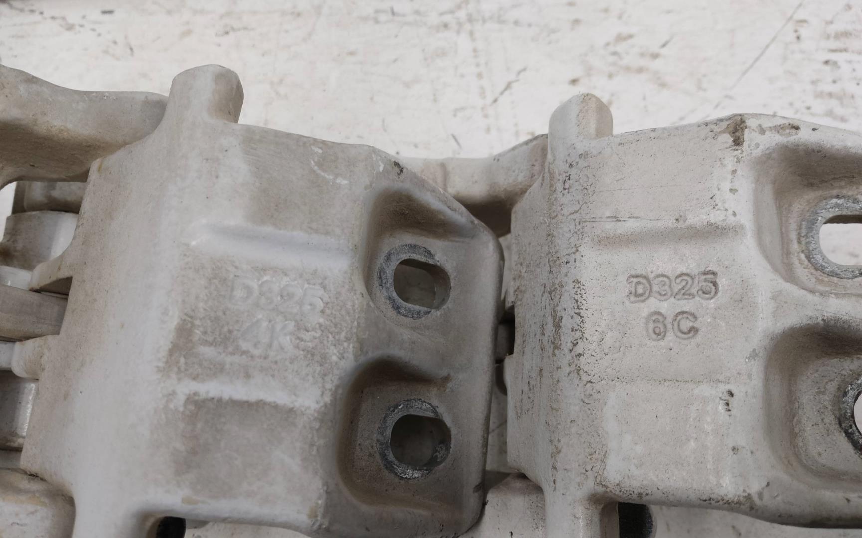 Петля двери задней