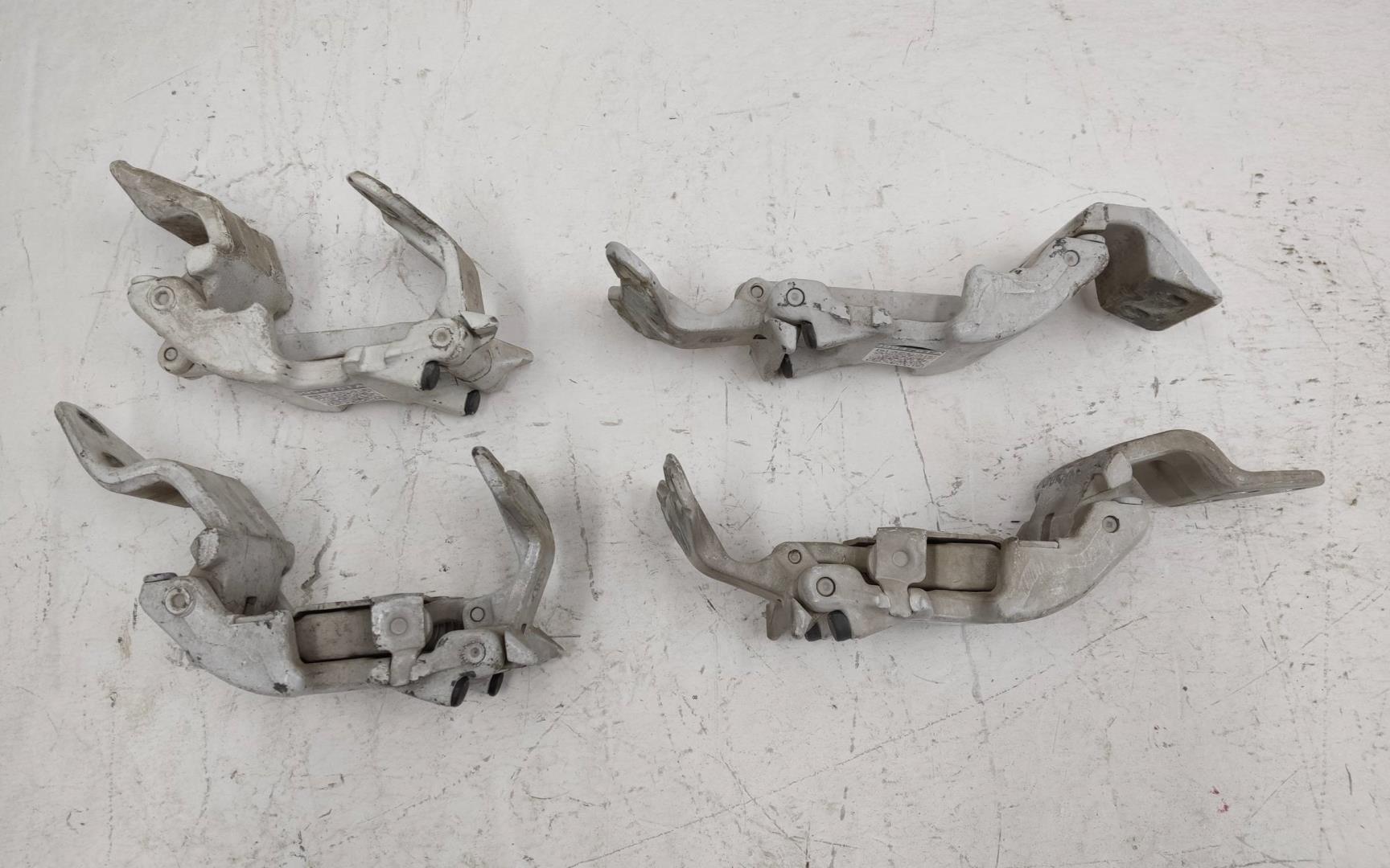 Петля двери задней