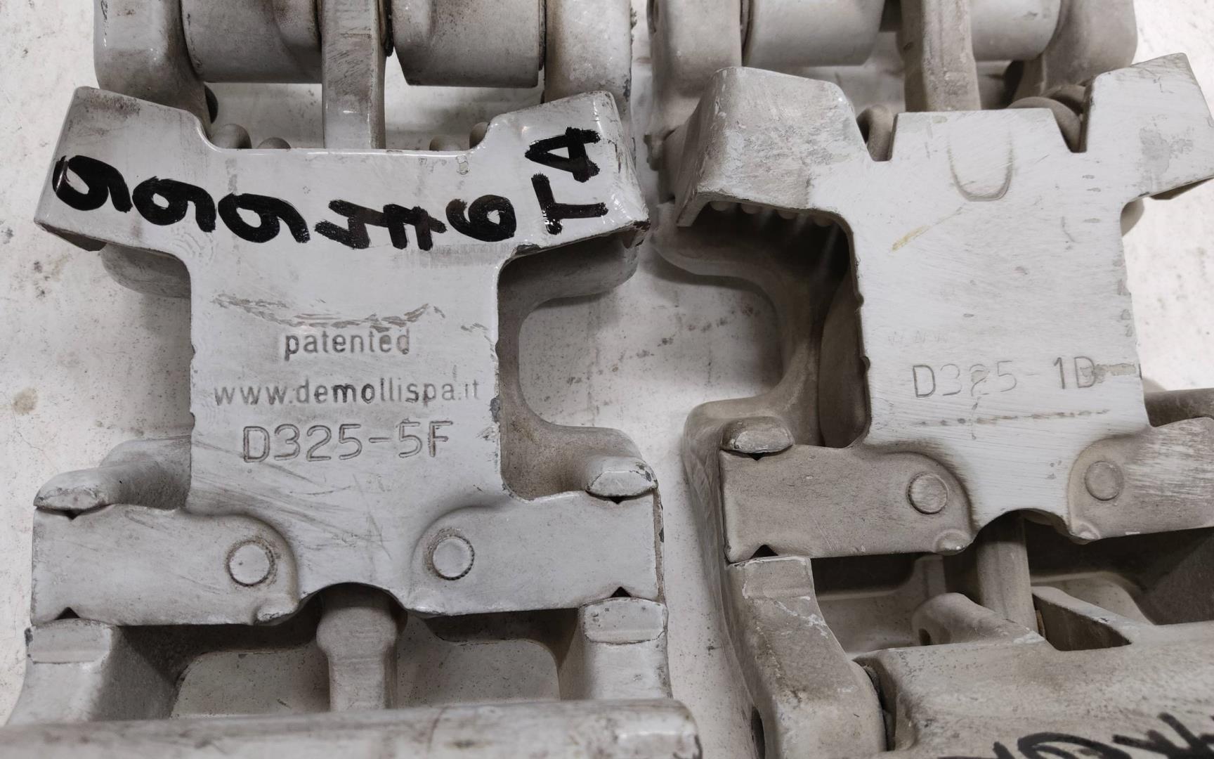 Петля двери задней