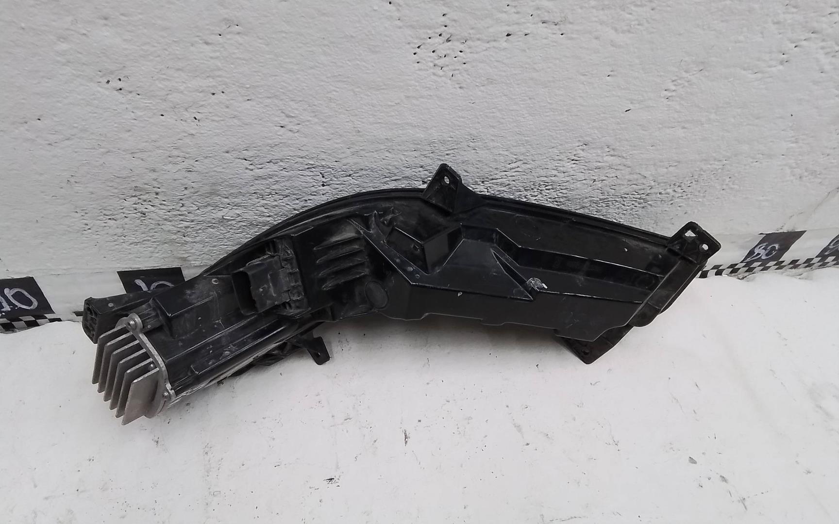 Фара дневного света правая (ходовые огни)