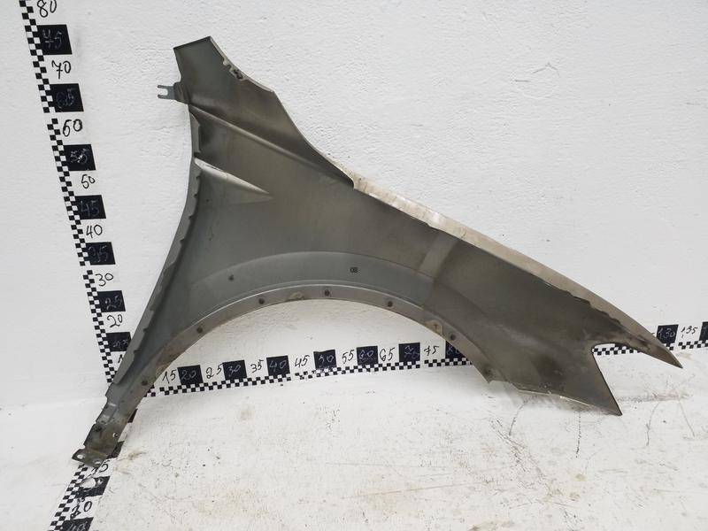 Крыло переднее левое