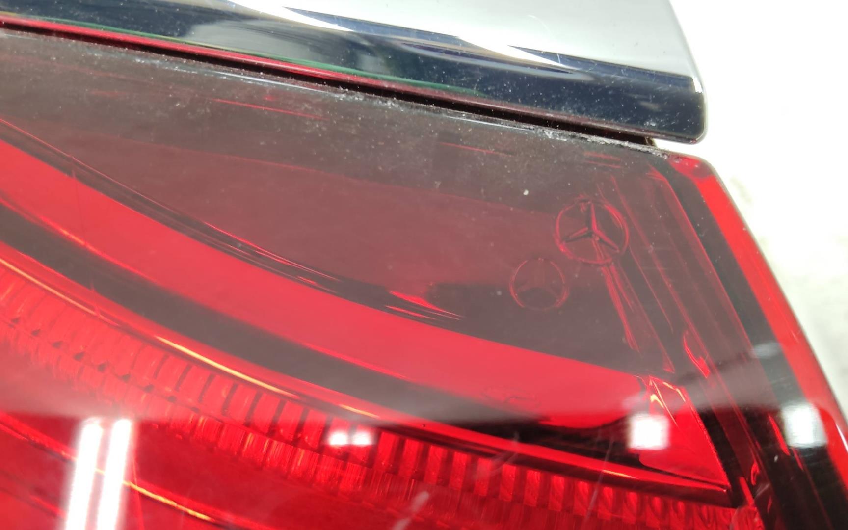 Фонарь задний наружный левый