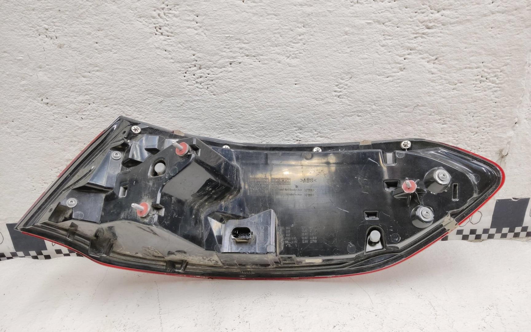 Фонарь задний наружный левый