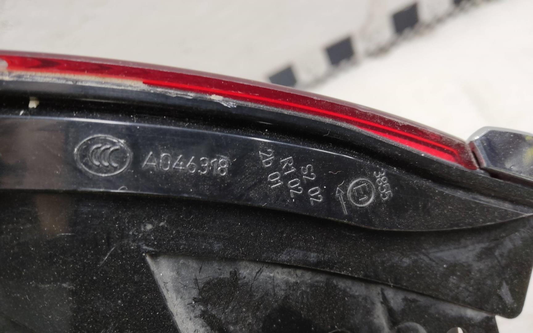 Фонарь задний наружный левый