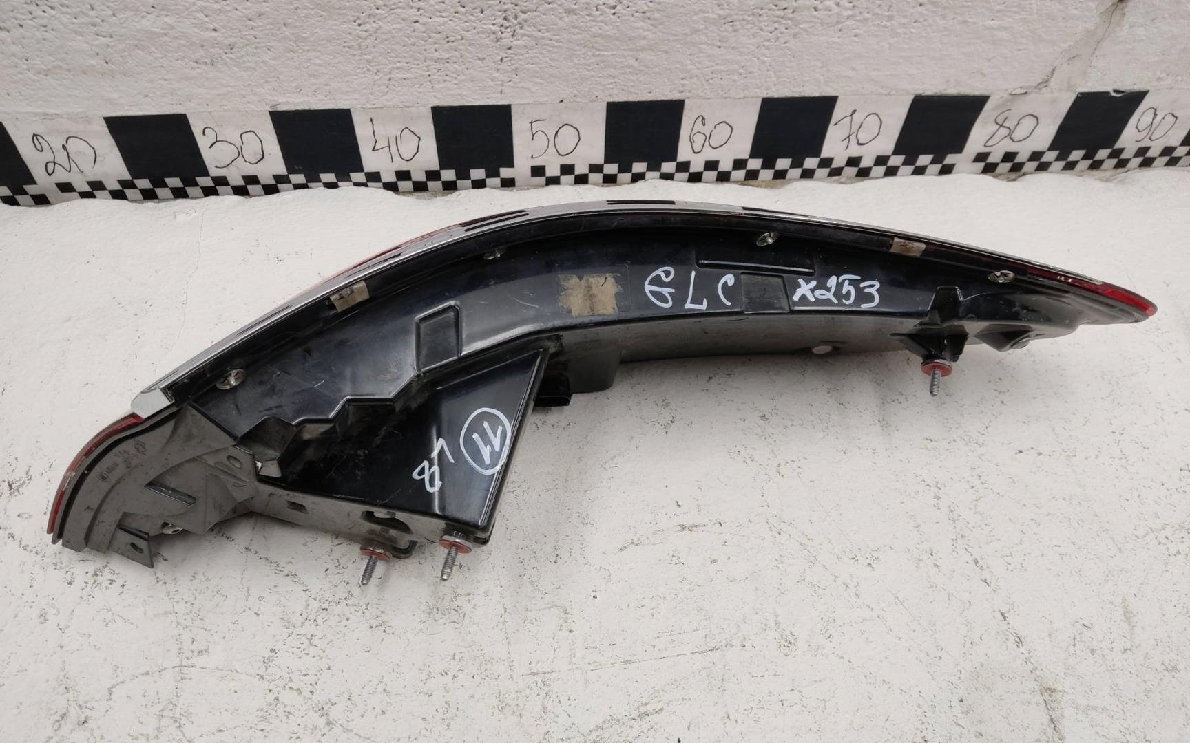 Фонарь задний наружный левый