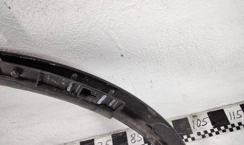 Накладка переднего крыла правого