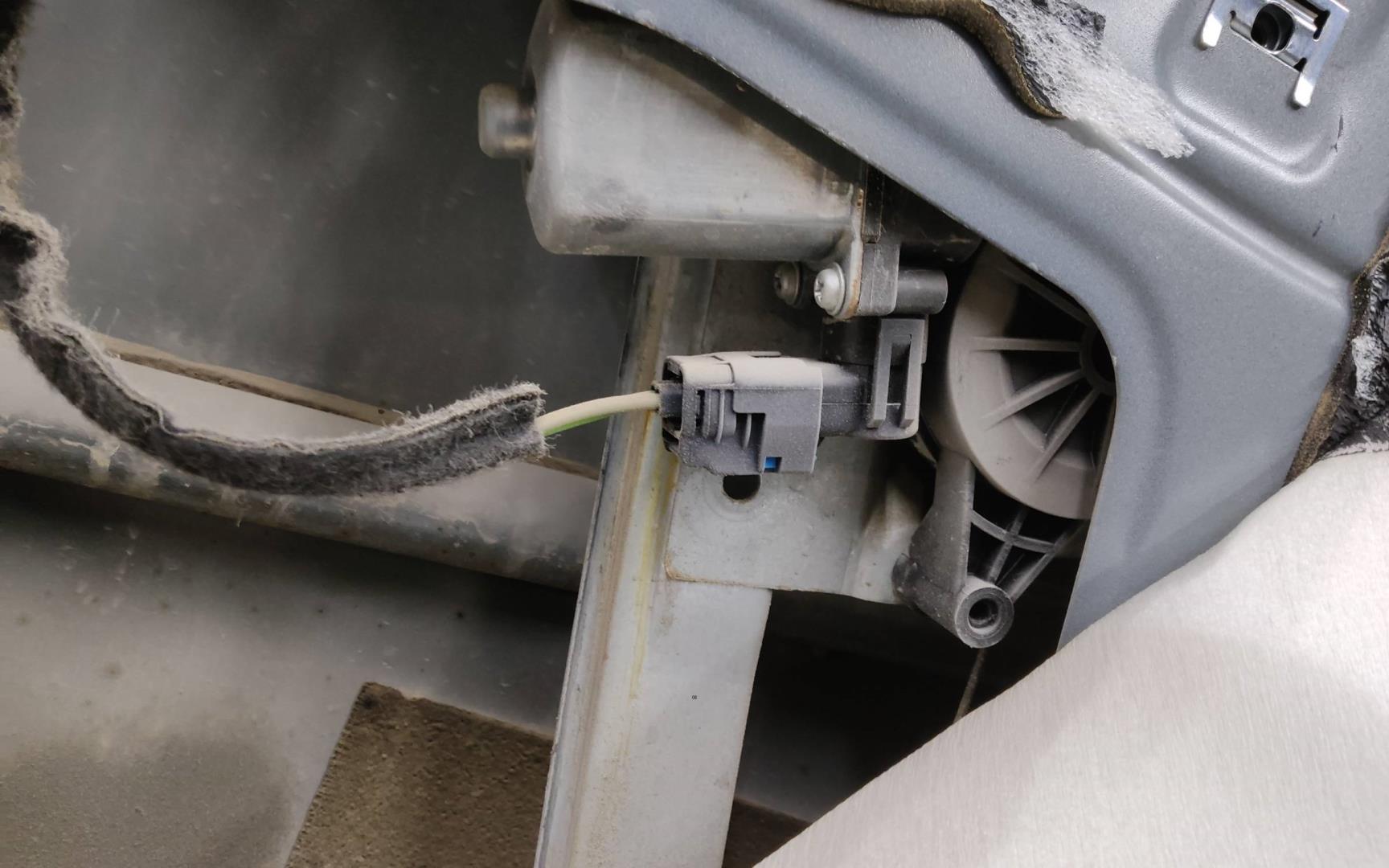 Дверь передняя левая