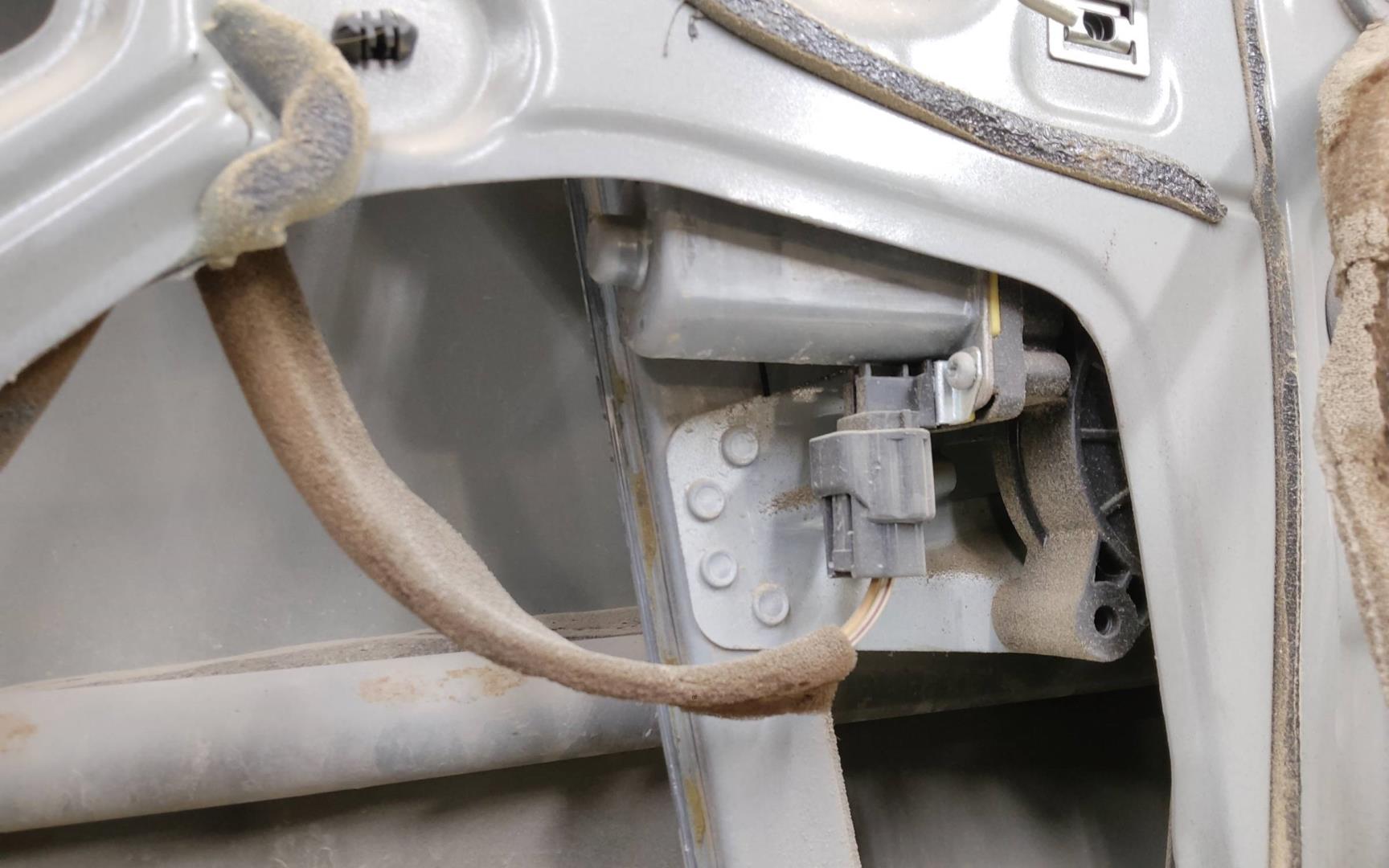 Дверь передняя левая