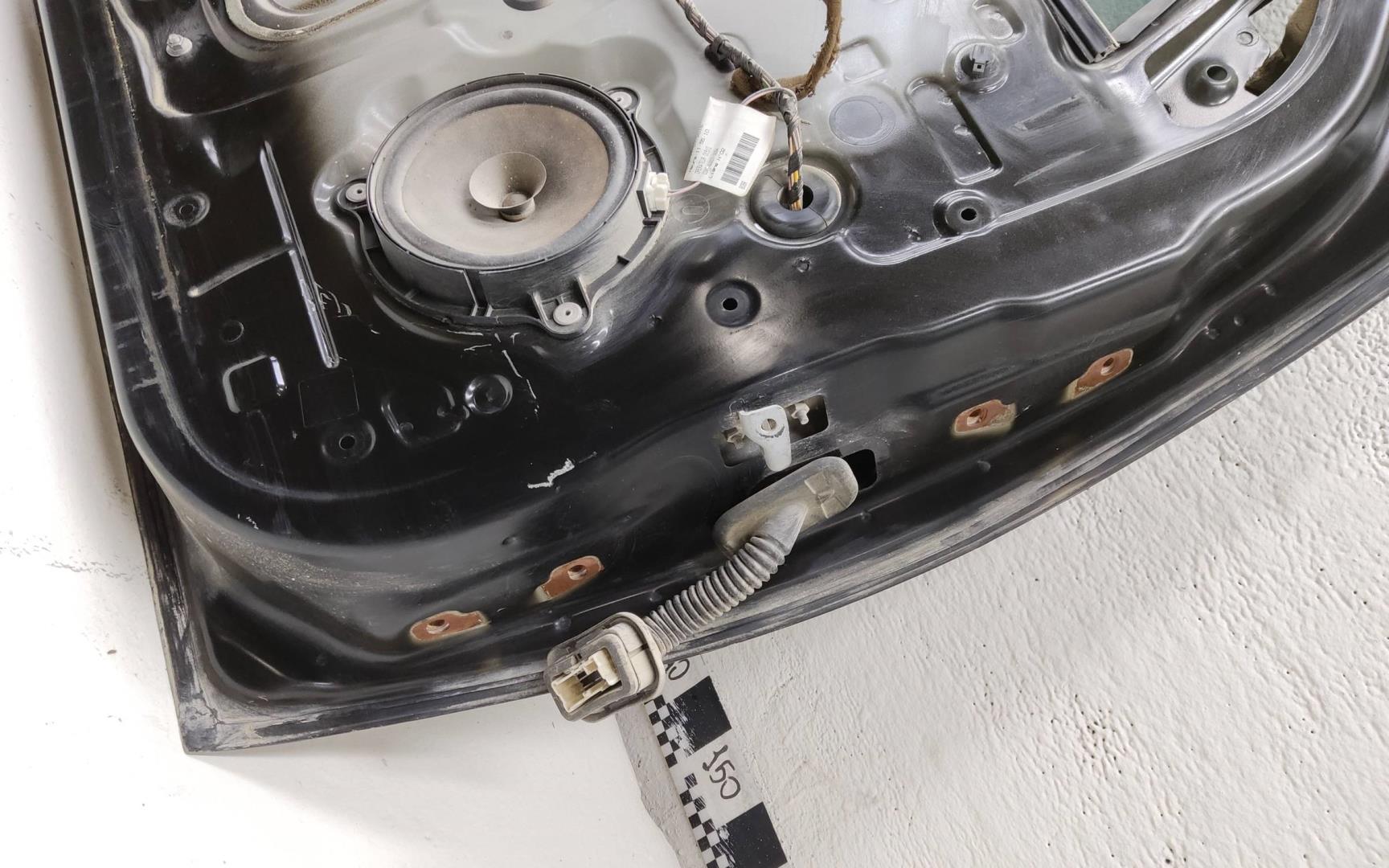 Дверь передняя левая