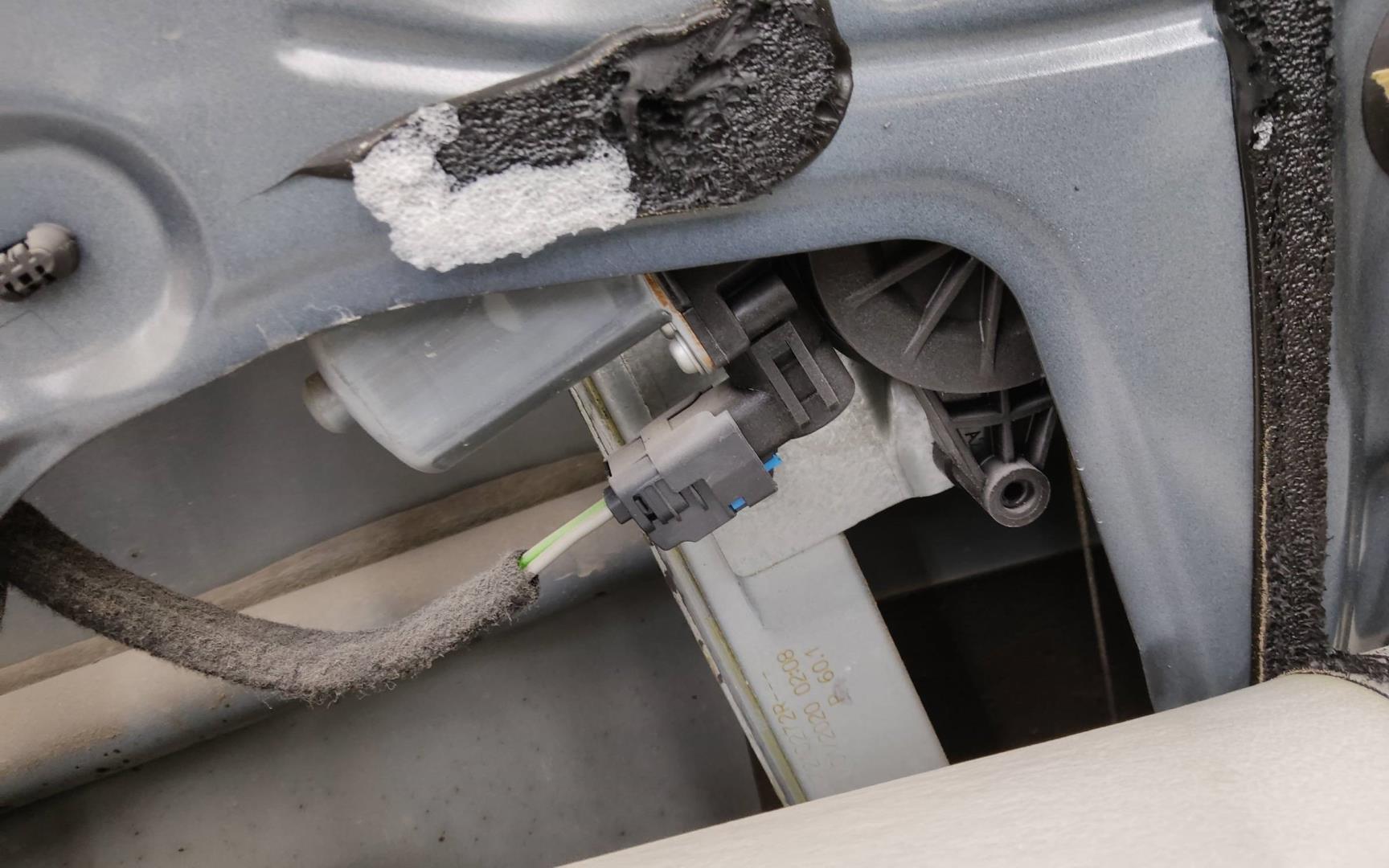 Дверь передняя левая