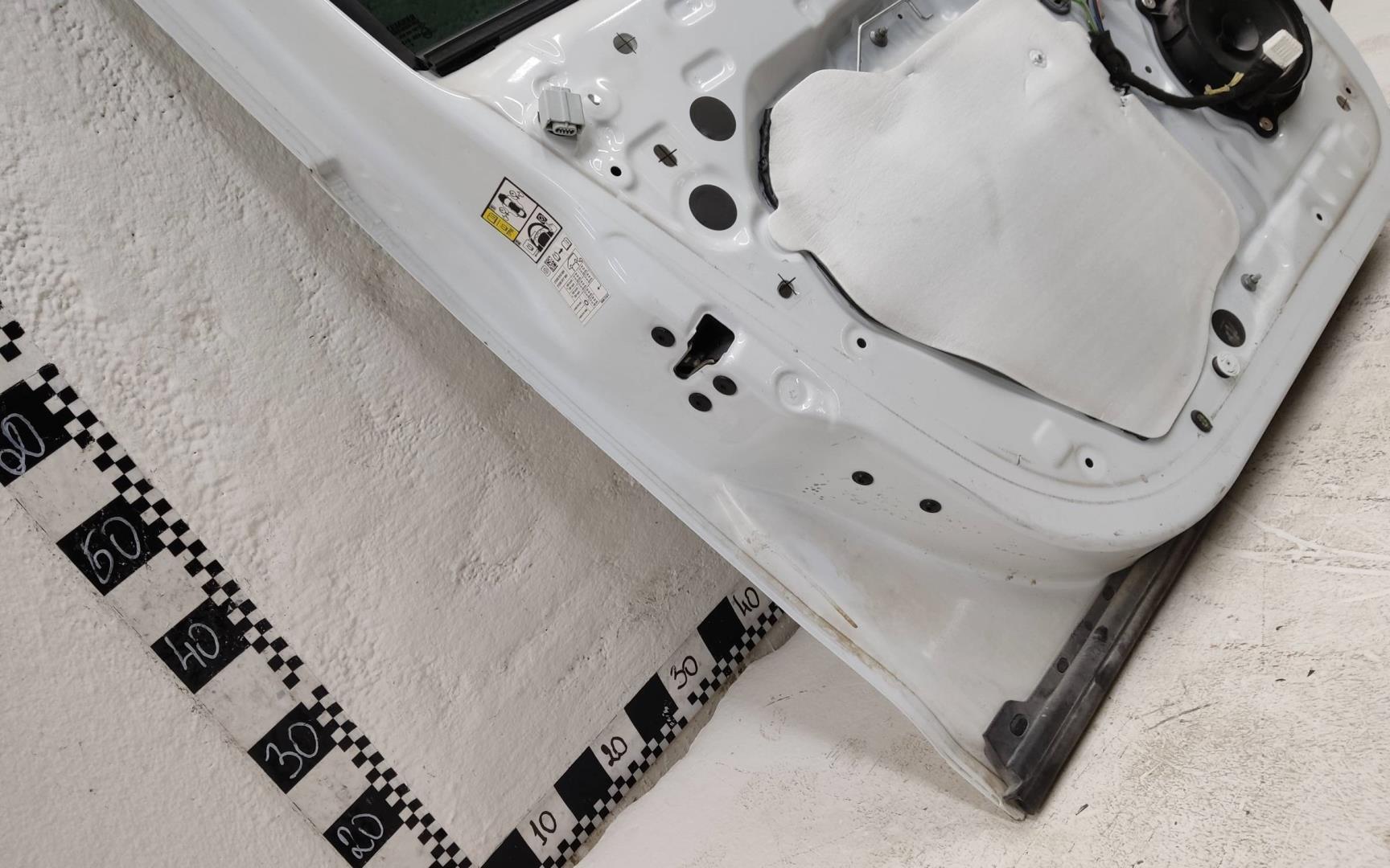 Дверь передняя левая