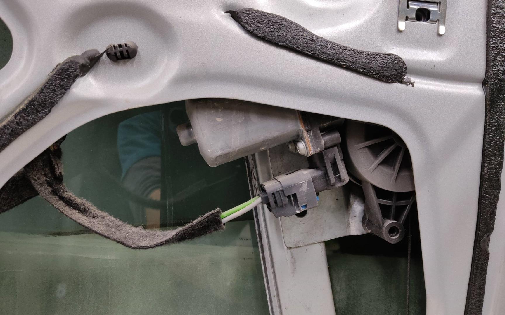 Дверь передняя левая