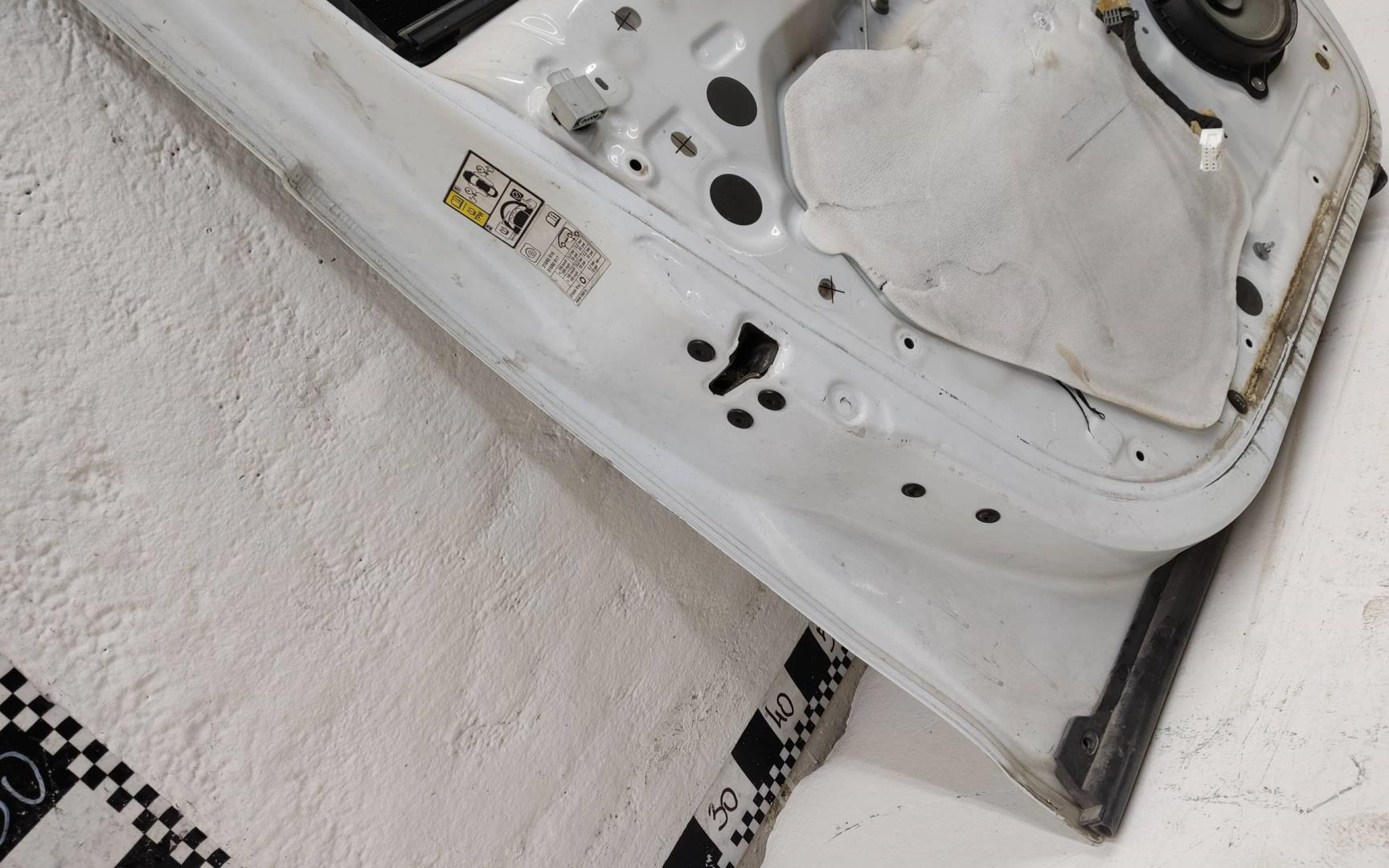 Дверь передняя левая