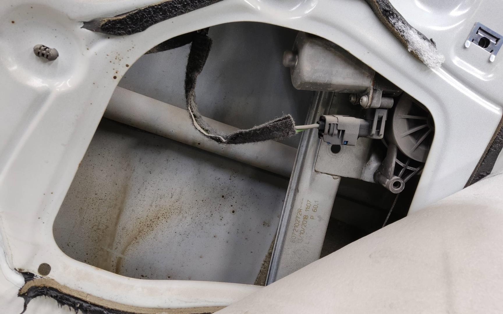 Дверь передняя левая