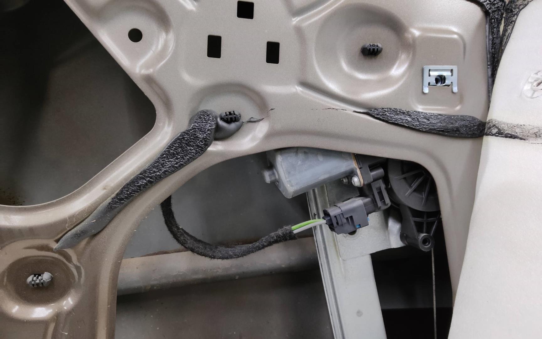 Дверь передняя левая