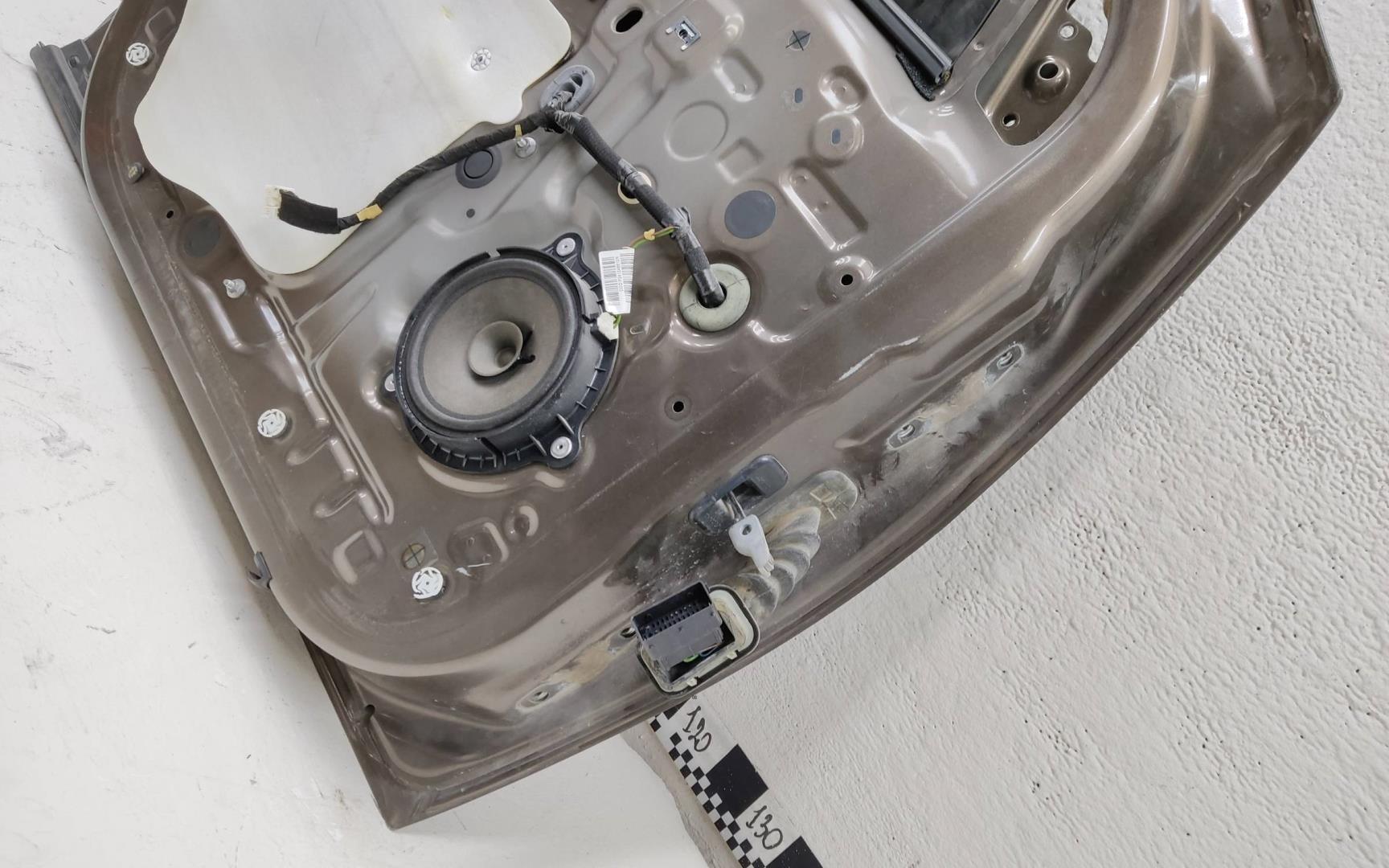 Дверь передняя левая