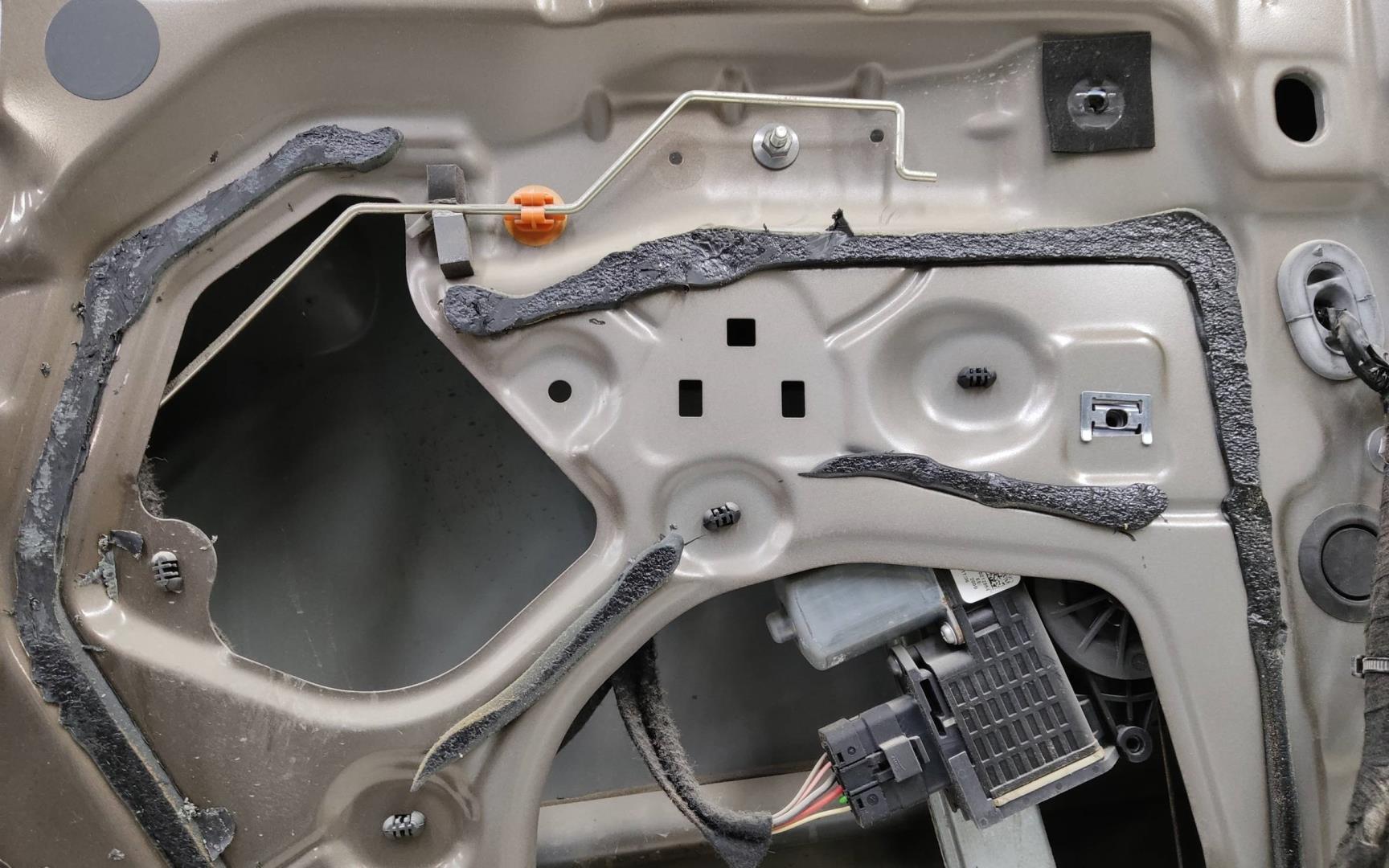 Дверь передняя левая