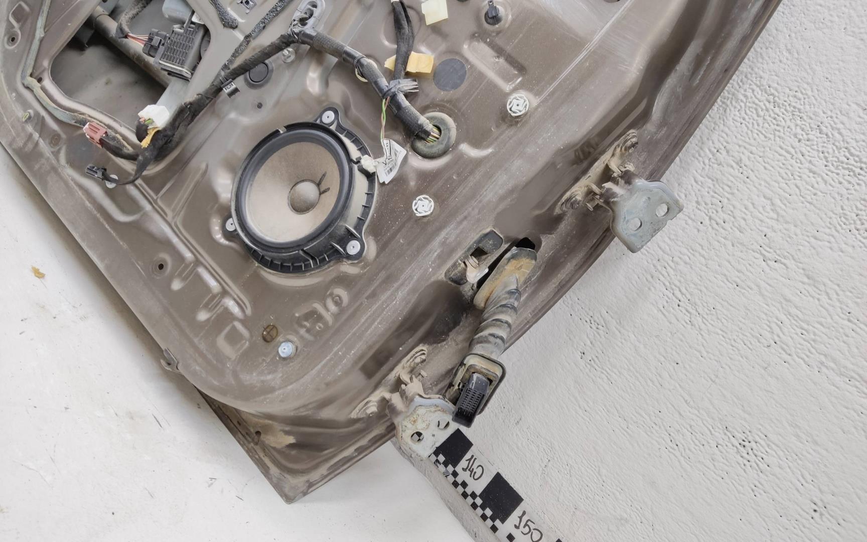 Дверь передняя левая