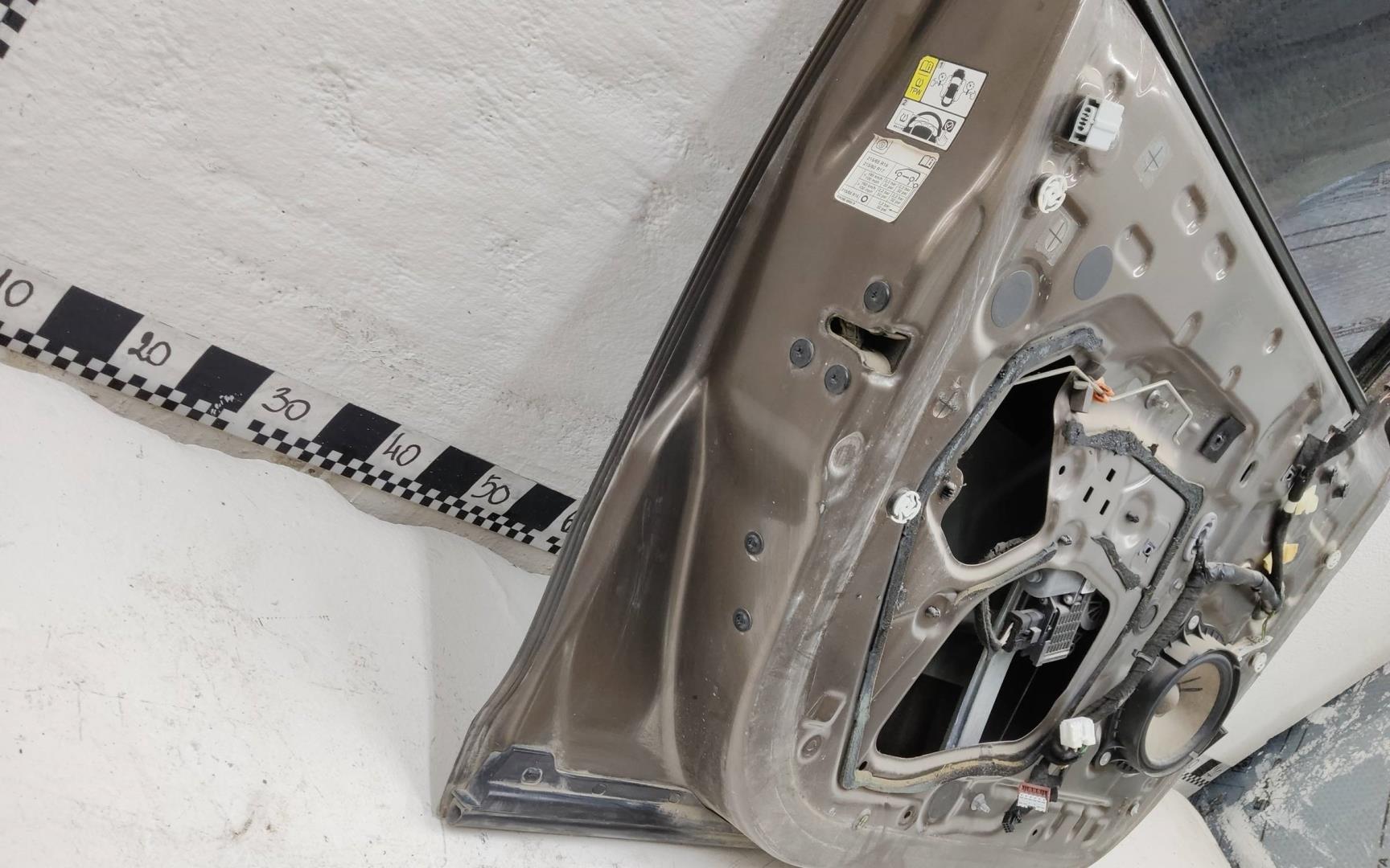 Дверь передняя левая