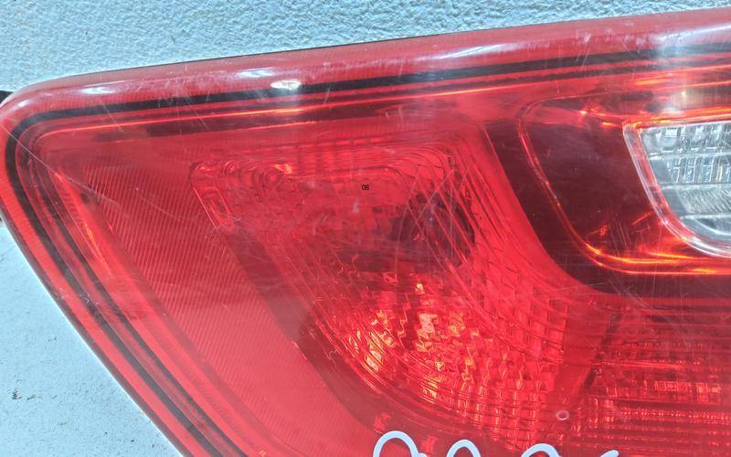 Фонарь задний внутренний правый