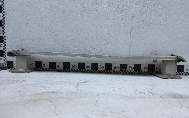 Усилитель переднего бампера