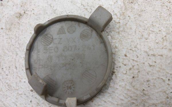 Заглушка буксировочного крюка