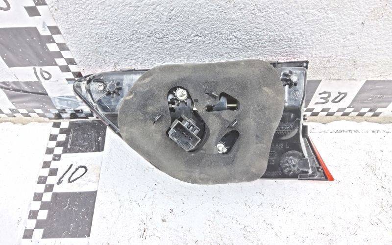 Фонарь задний внутренний левый