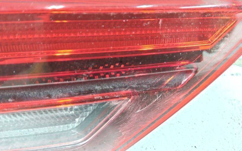 Фонарь задний внутренний левый