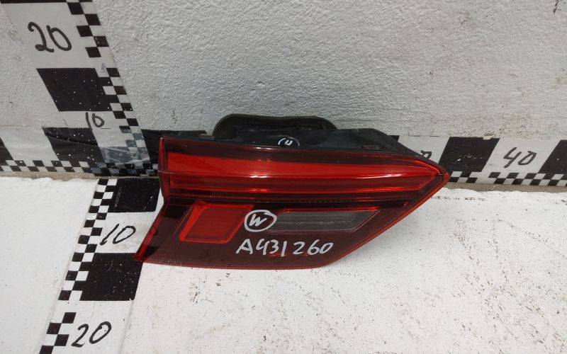 Фонарь задний внутренний левый