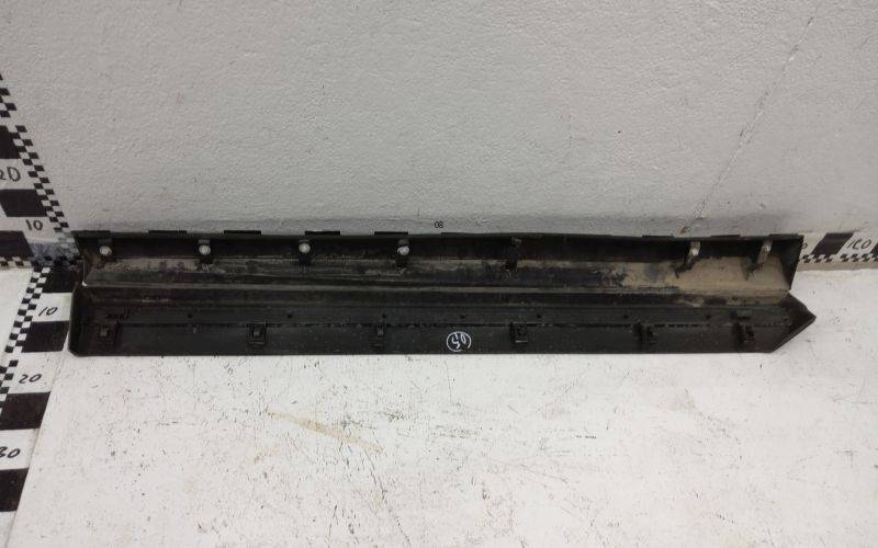 Накладка двери передней правой