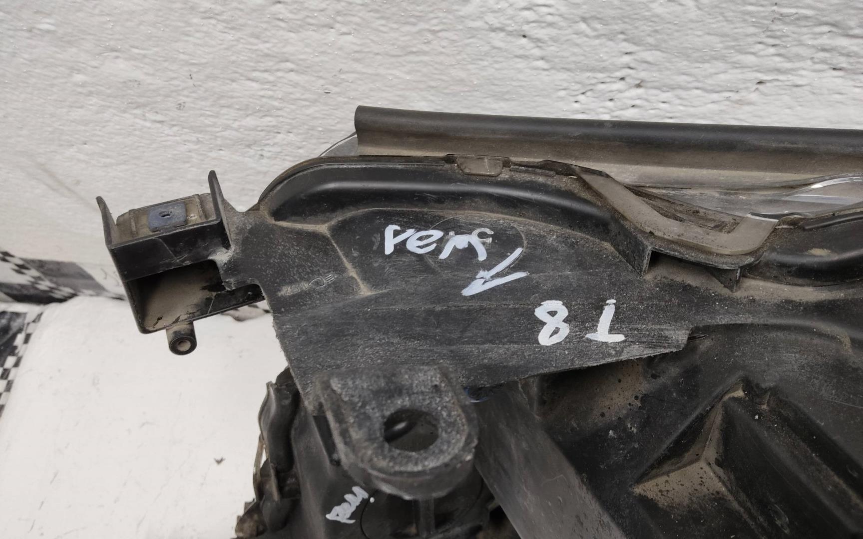 Фара правая