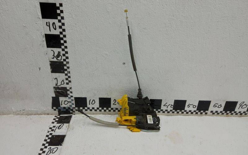 Замок двери передней правой