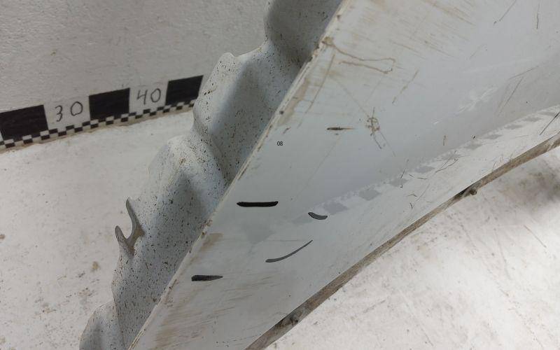 Крыло переднее правое