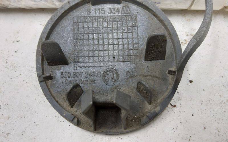 Заглушка буксировочного крюка