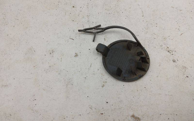 Заглушка буксировочного крюка