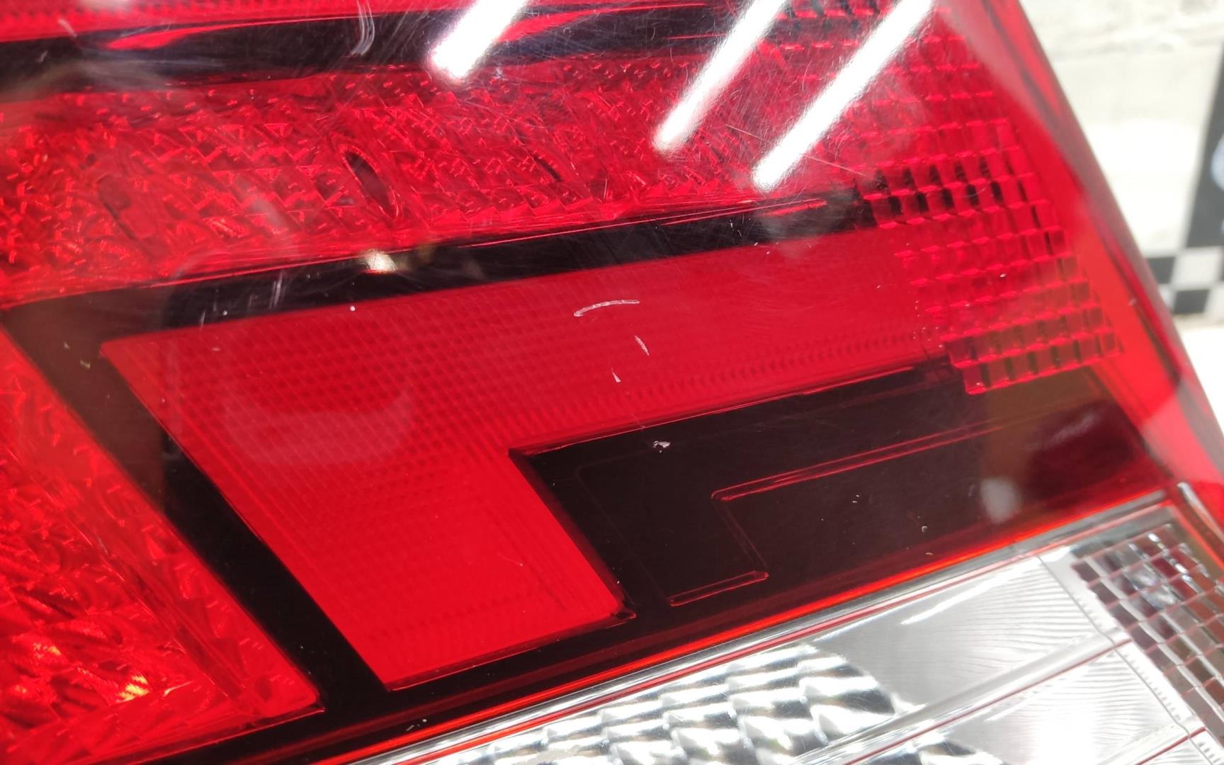 Фонарь задний наружный левый