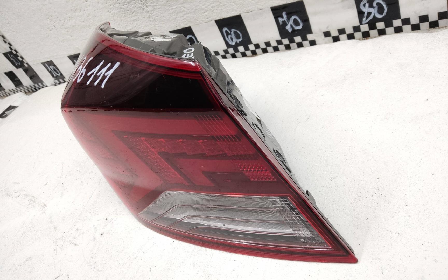 Фонарь задний наружный левый