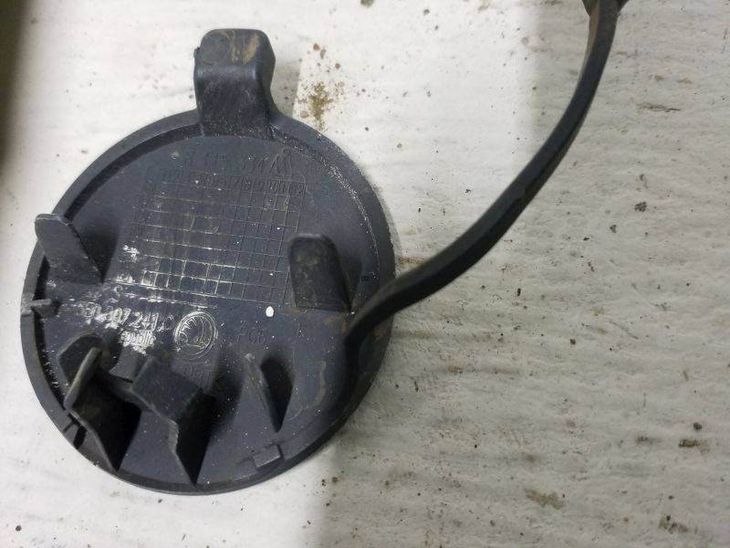 Заглушка буксировочного крюка