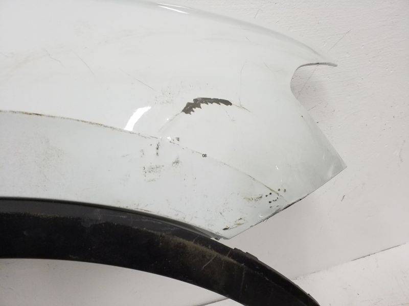 Крыло переднее правое