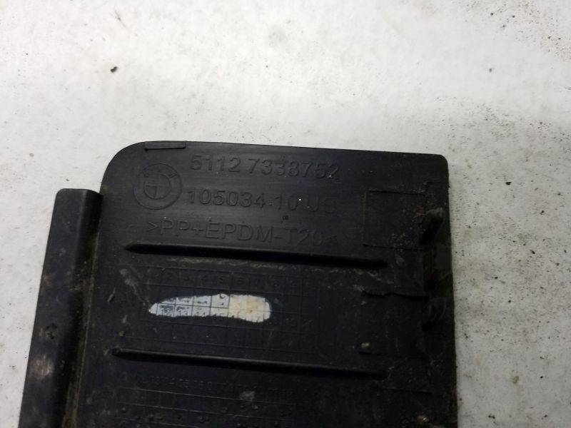 Заглушка буксировочного крюка