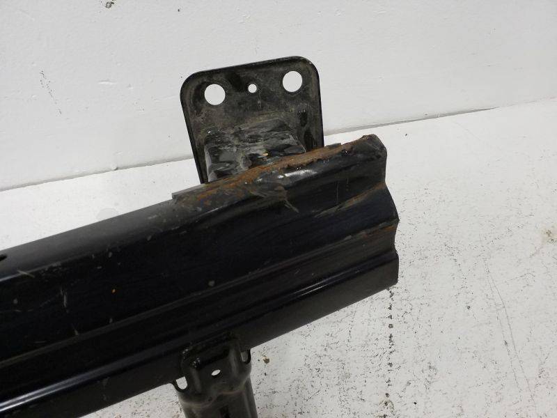 Усилитель переднего бампера