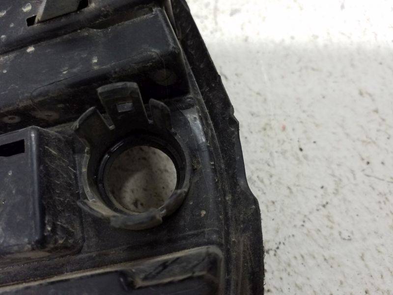 Заглушка бампера правая